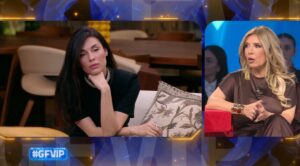 foto selvaggia lucarelli contro blu gfvip