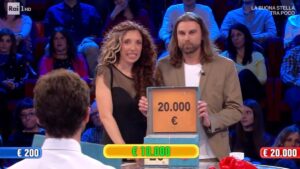 foto simone vince 10 mila euro affari tuoi