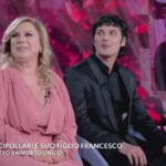 Tina Cipollari si commuove con il figlio Francesco: “Non ho sofferto la separazione”
