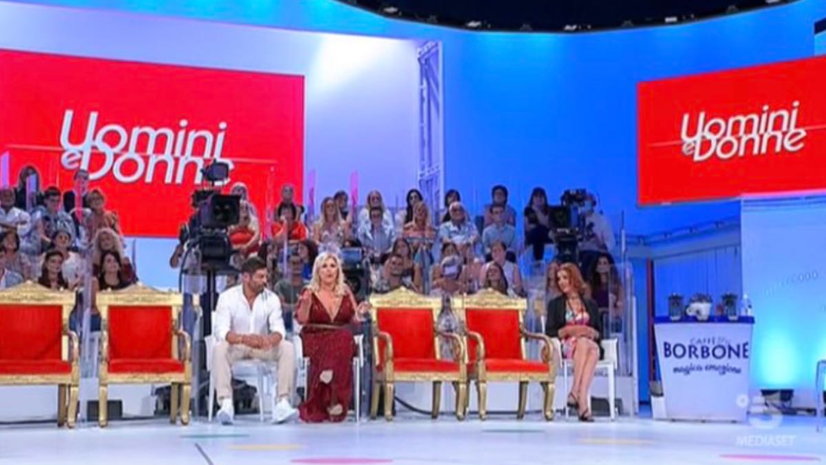 Foto Uomini e Donne studio