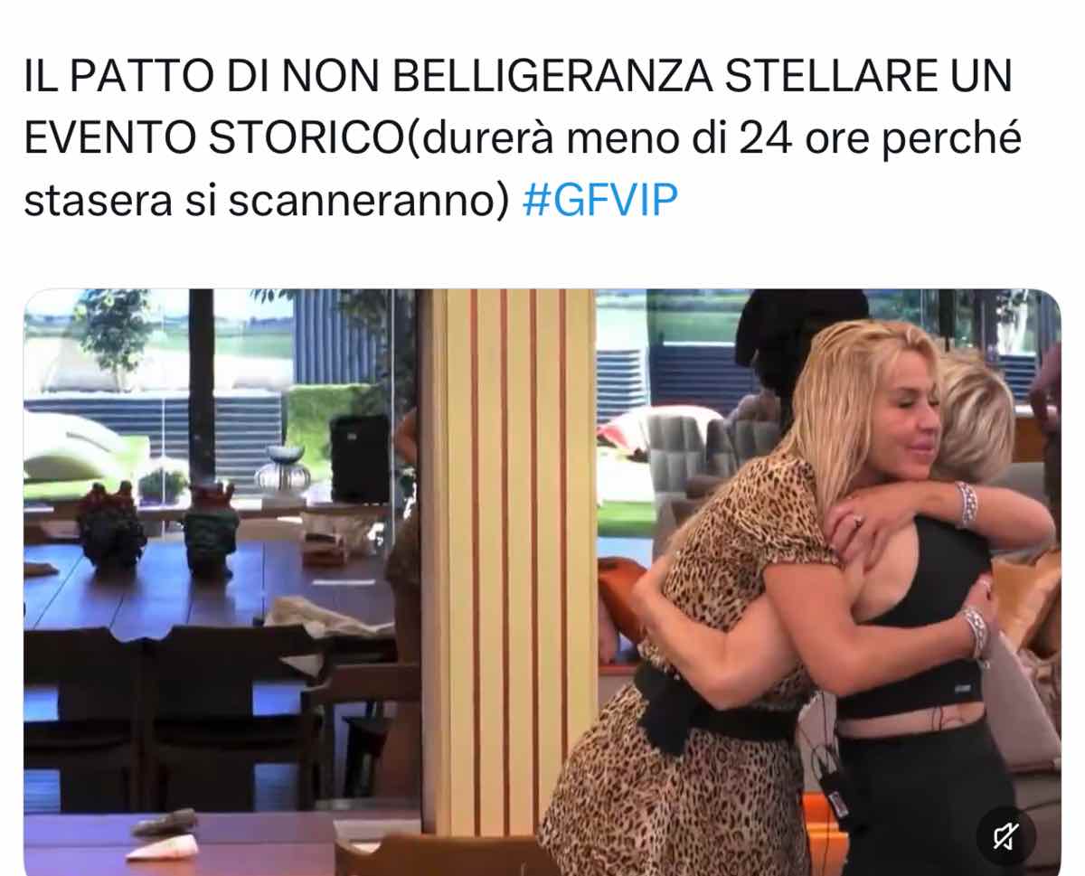foto Valeria Marini Antonella Elia abbraccio GF Vip