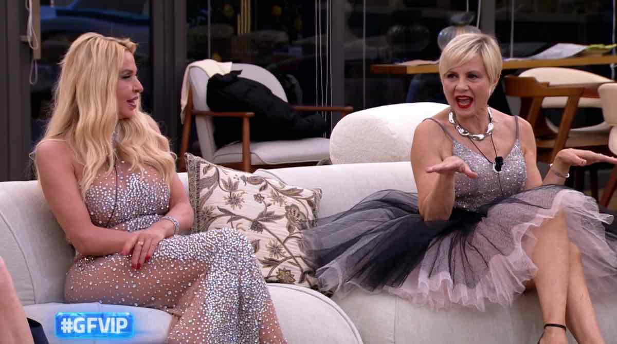 foto valeria marini antonella elia polemica gfvip