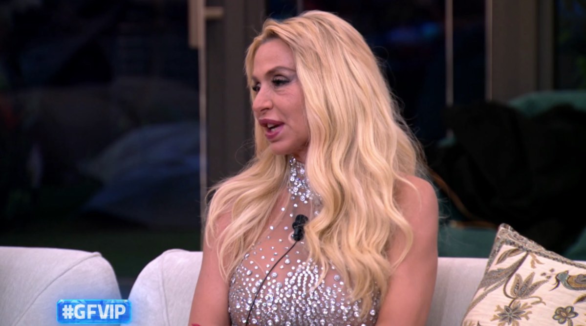 foto valeria marini nel mirino elia gfvip
