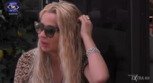foto valeria mariri si scusa con antonella elia gfvip