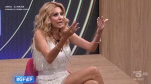 foto adriana volpe sotto attacco gfvip