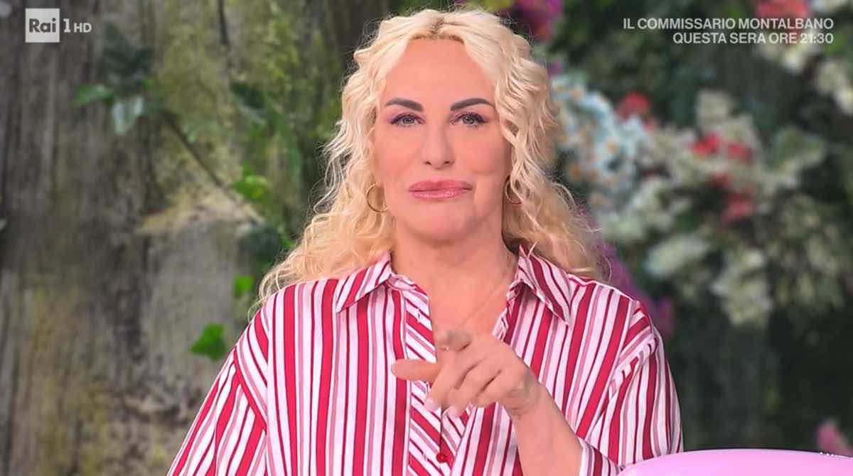foto antonella clerici commenta parole bisio