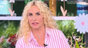 foto antonella clerici contro hater social