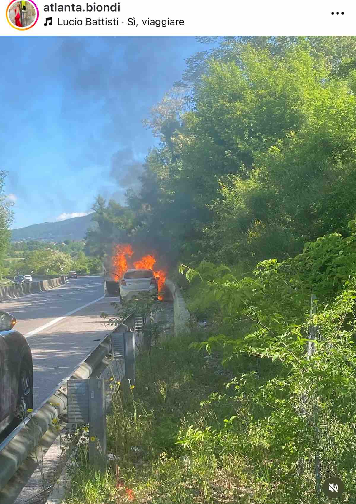 foto atlanta auto in fiamme