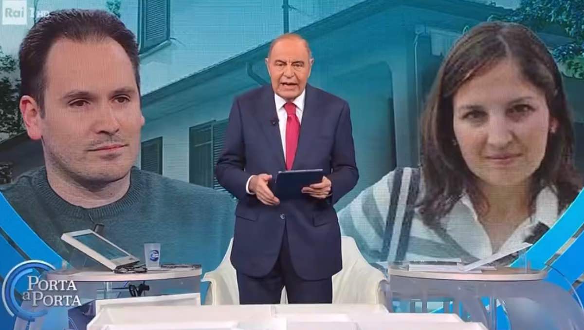 foto bruno vespa commenta polemica porta a porta