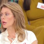 Cinzia Paolini sotto attacco chiede aiuto a Maria De Filippi: “E’ allucinante”