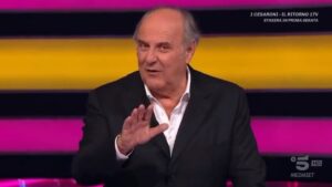 foto gerry scotti annuncia ritorno isola