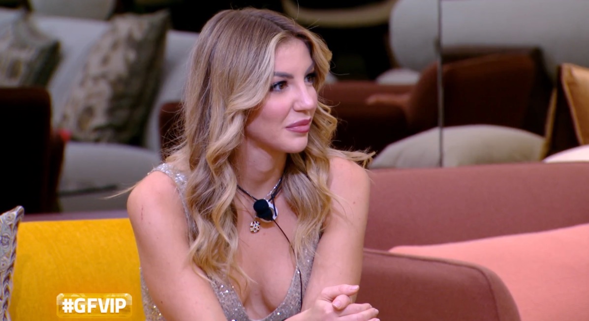 foto lucia Ilardo smascherata da antonella elia