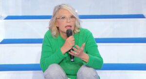 foto maria de filippi contro michele ued