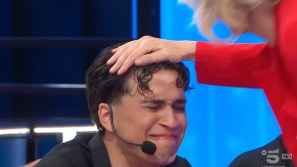 Foto Nicola piange Amici 25