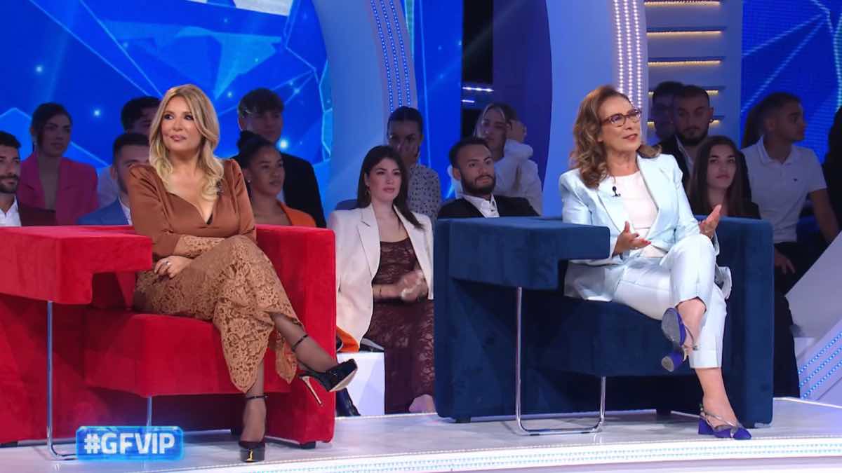 foto Selvaggia Lucarelli Cesara Buonamici commentare verdetto gfvip