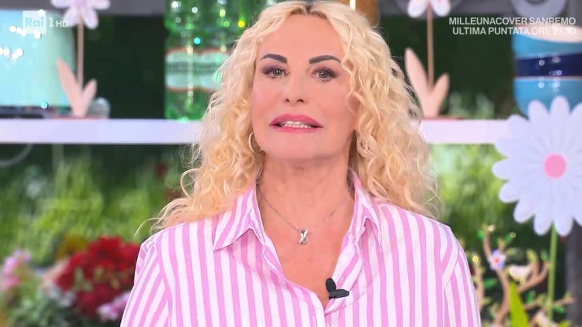 foto sfogo antonella clerici contro odio social