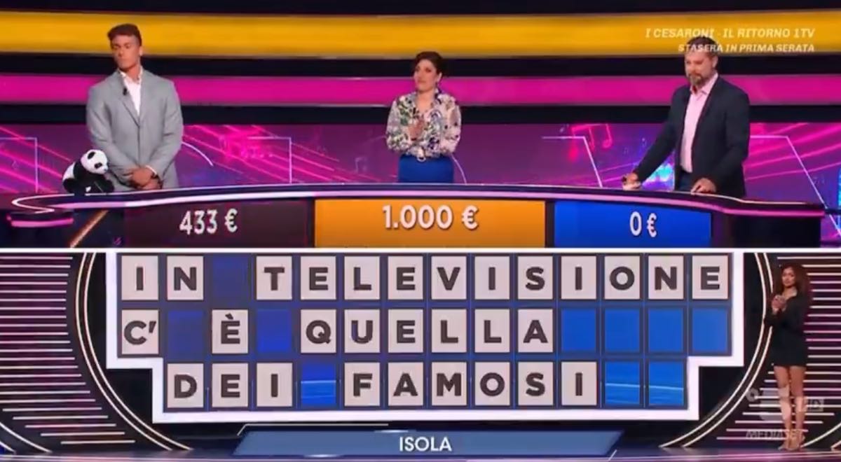foto tabellone isola dei famosi