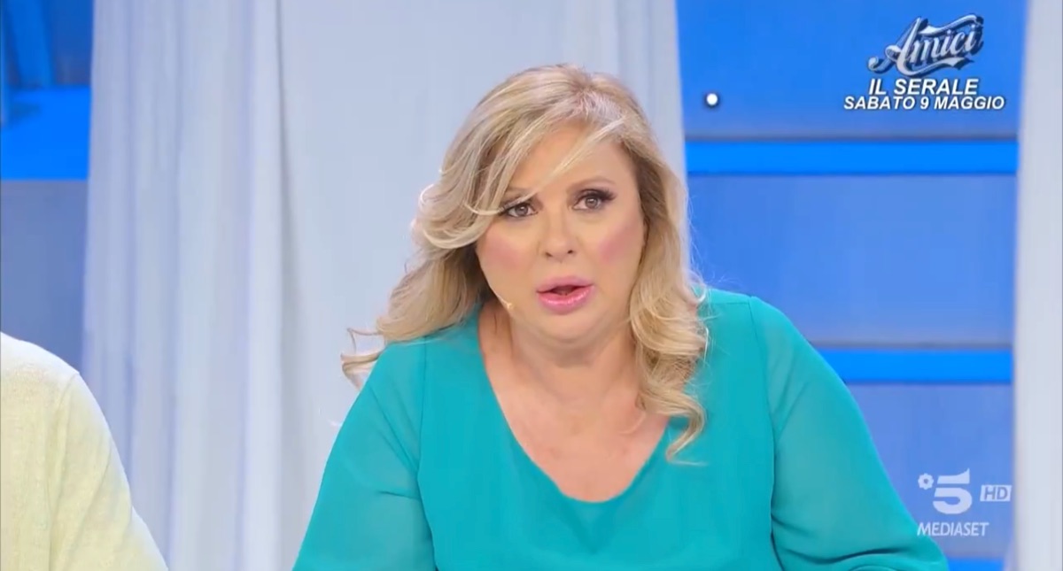foto tina cipollari contro elisabetta e sebastiano 