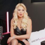 Valeria Marini confessa: “A 14 anni ho avuto una storia con un uomo di 30”