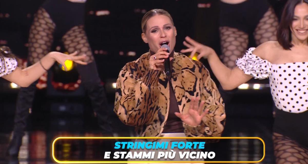 foto michelle hunziker prima puntata super karaoke