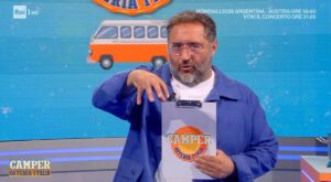 foto peppone camper sotto attacco