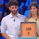 Affari Tuoi: Sara spera nel pacco nero, ma torna a casa solo con 100 euro