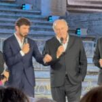 Gerry Scotti e Stefano De Martino si alleano: “Fateci finire alle 21.30!”