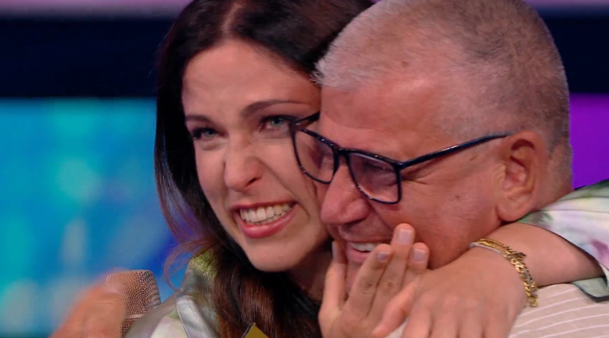 foto alessia vince 100 mila euro la ruota della fortuna