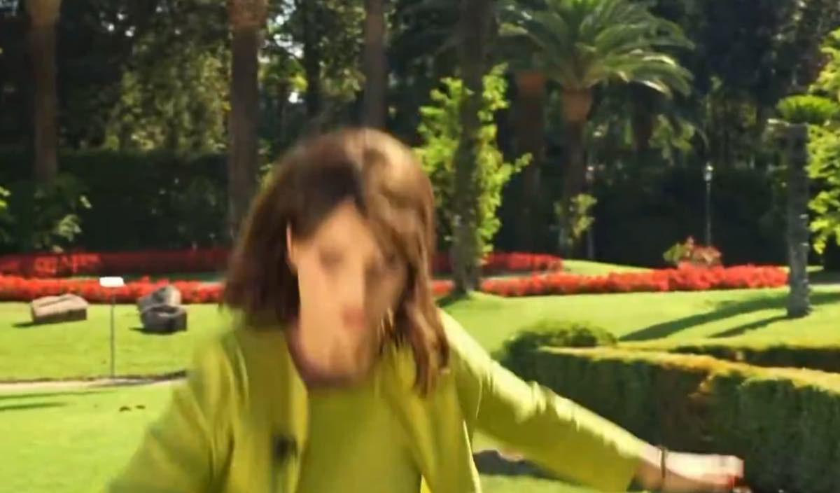 foto Lorena bianchetti cade a sua immagine video