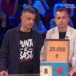 Affari Tuoi: Roberto perde clamorosamente 100.000€, ma si consola con 20.000