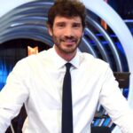 Affari Tuoi non convince il pubblico: le novità di Stefano De Martino sono un flop?