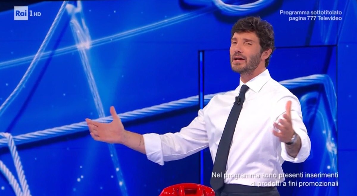 foto affari tuoi stefano de martino ascolti 7 settembre