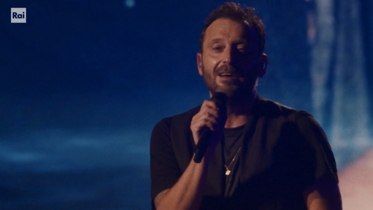 foto cesare cremonini concerto rai1