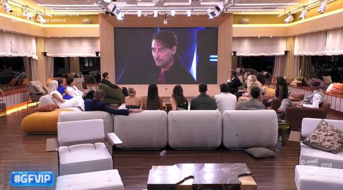 foto simone annicchiarico gfvip casa