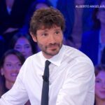 Palinsesto Rai1 stasera: cambio programmazione per Affari Tuoi, fiction e Vespa