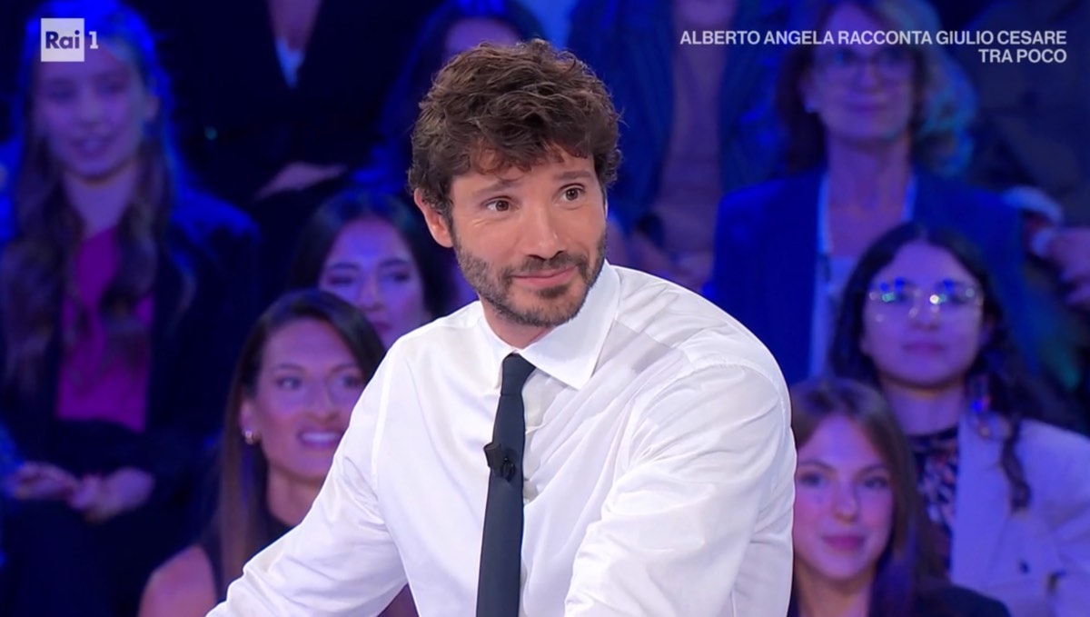foto affari tuoi stefano de martino ascolti 18ottobre