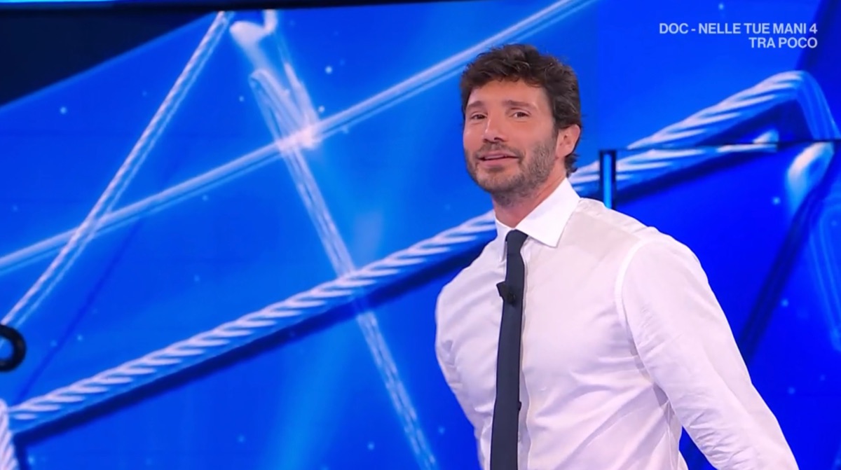 foto affari tuoi stefano de martino ascolti 1 ottobre