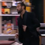 Alex Belli scappa dalla Casa del GF Vip, protesta social: “Va squalificato”