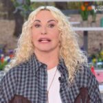 Antonella Clerici esalta The Voice Senior e punge il GF Vip? “Nostra Tv non urlata”