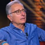Paolo Bonolis da applausi su Bibbia e dieci comandamenti: “Che arroganza!”
